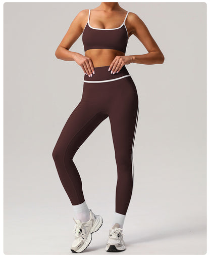 Contrast piping sports bra